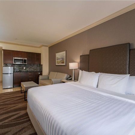 Prestige Harbourfront Resort, Worldhotels Luxury Salmon Arm Exterior photo