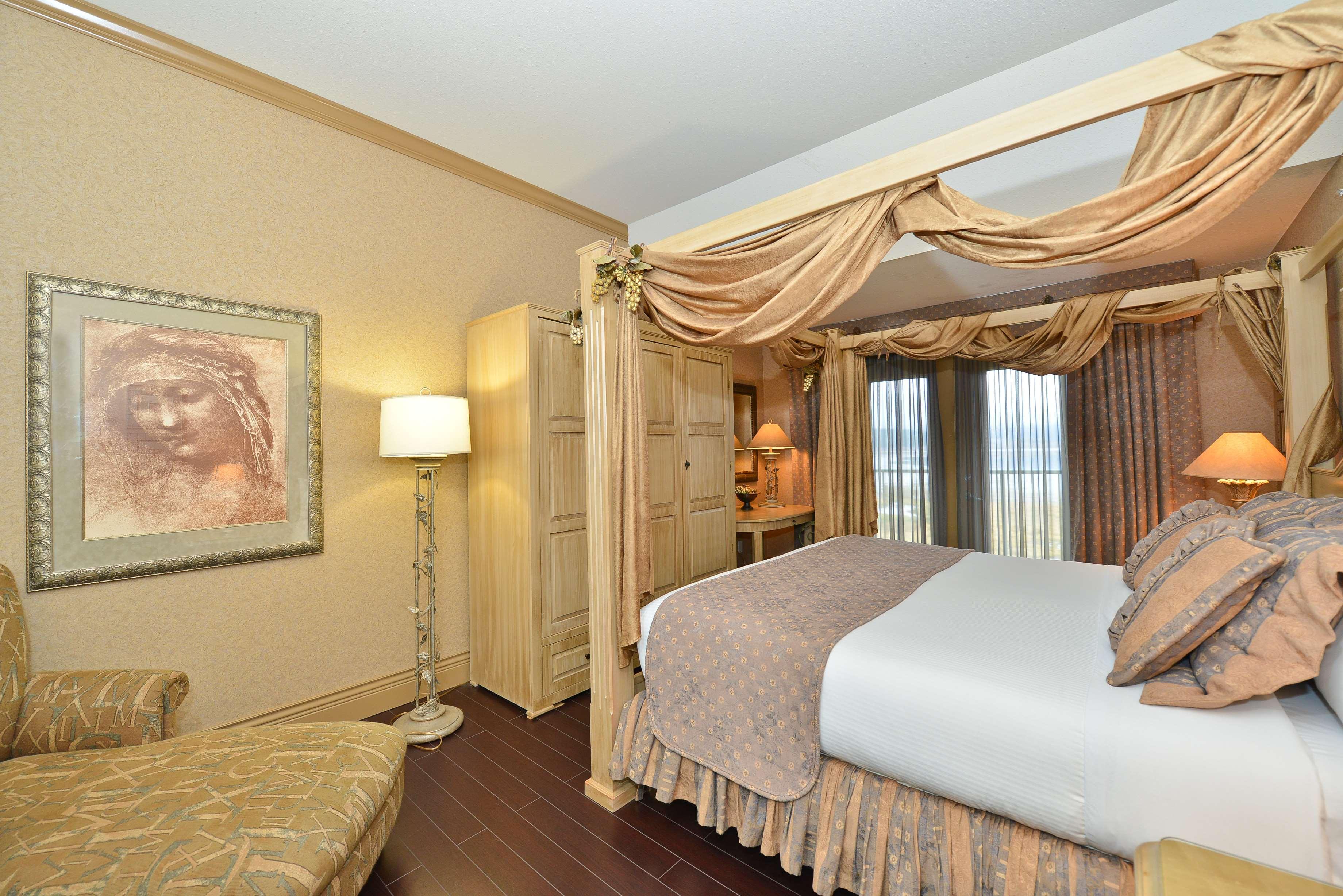Prestige Harbourfront Resort, Worldhotels Luxury Salmon Arm Exterior photo