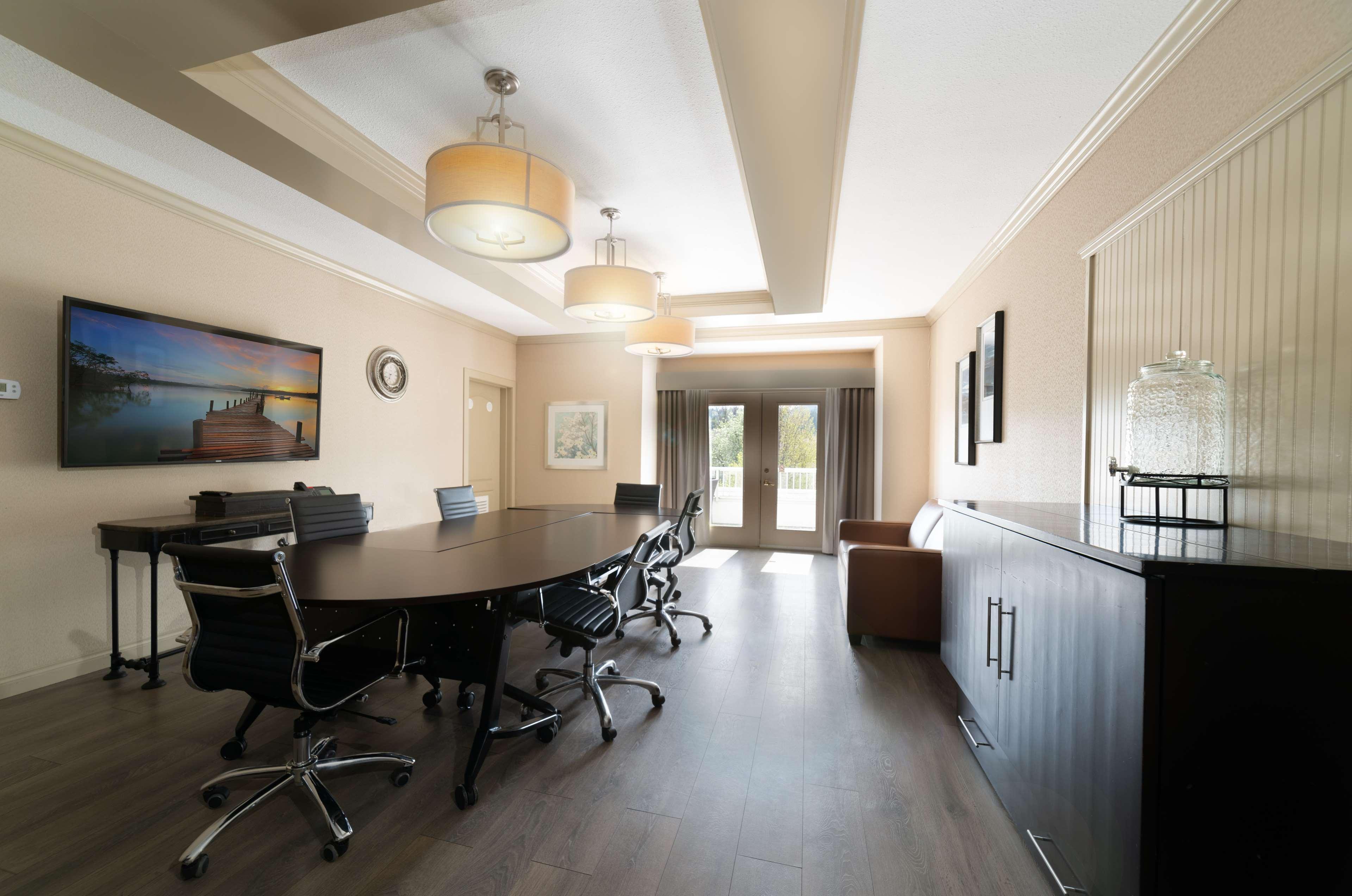 Prestige Harbourfront Resort, Worldhotels Luxury Salmon Arm Exterior photo