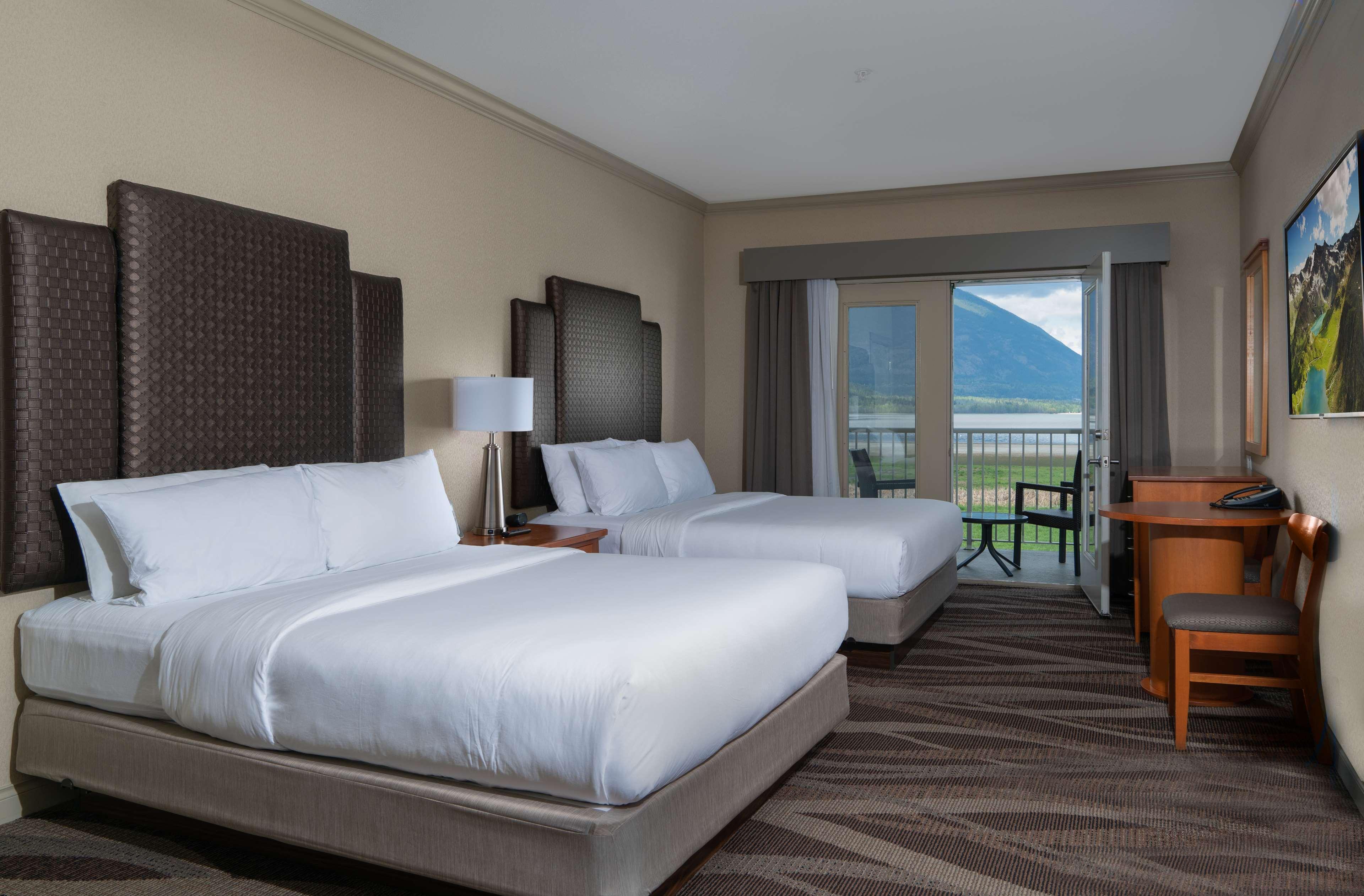 Prestige Harbourfront Resort, Worldhotels Luxury Salmon Arm Exterior photo