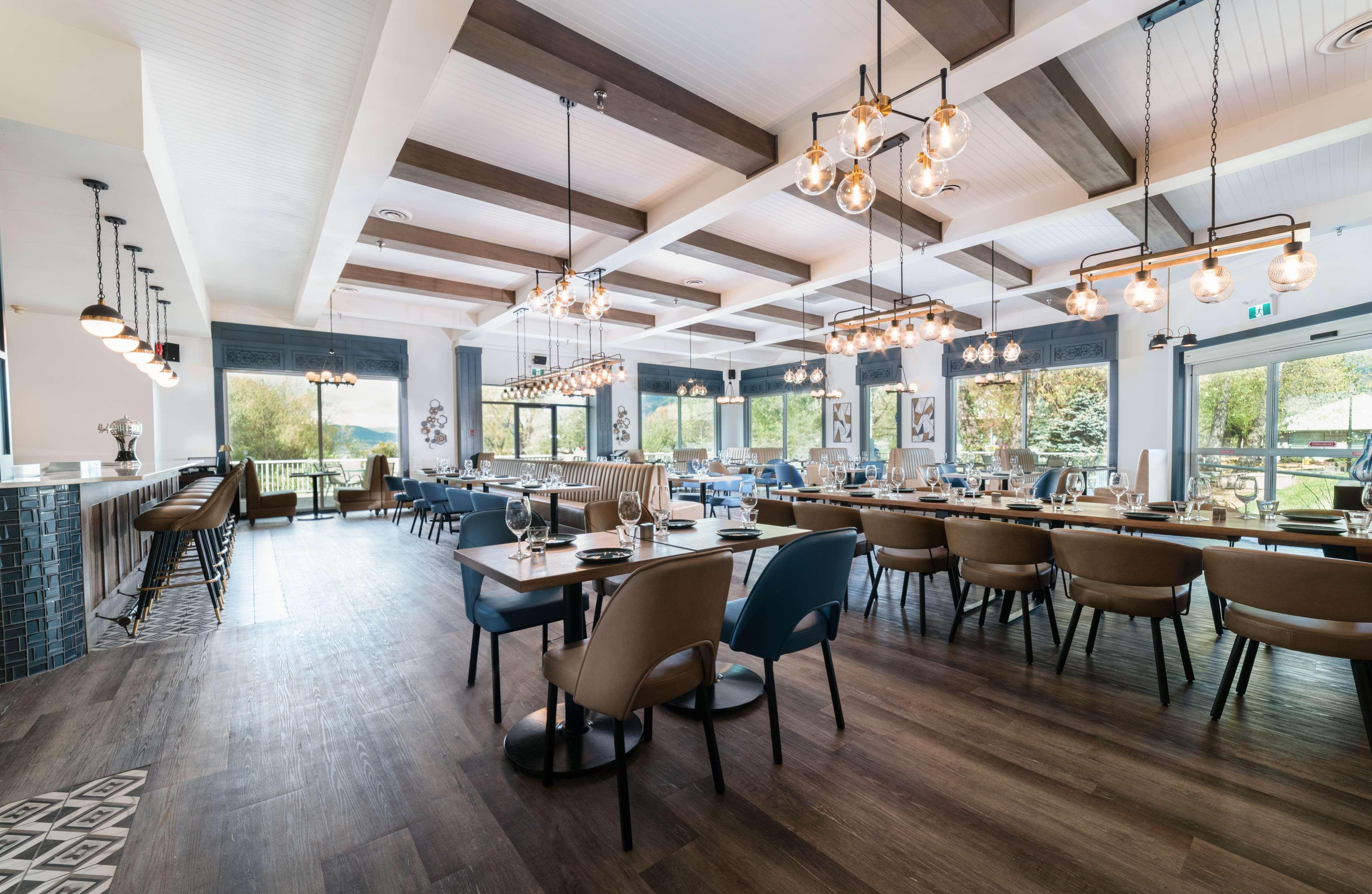 Prestige Harbourfront Resort, Worldhotels Luxury Salmon Arm Exterior photo