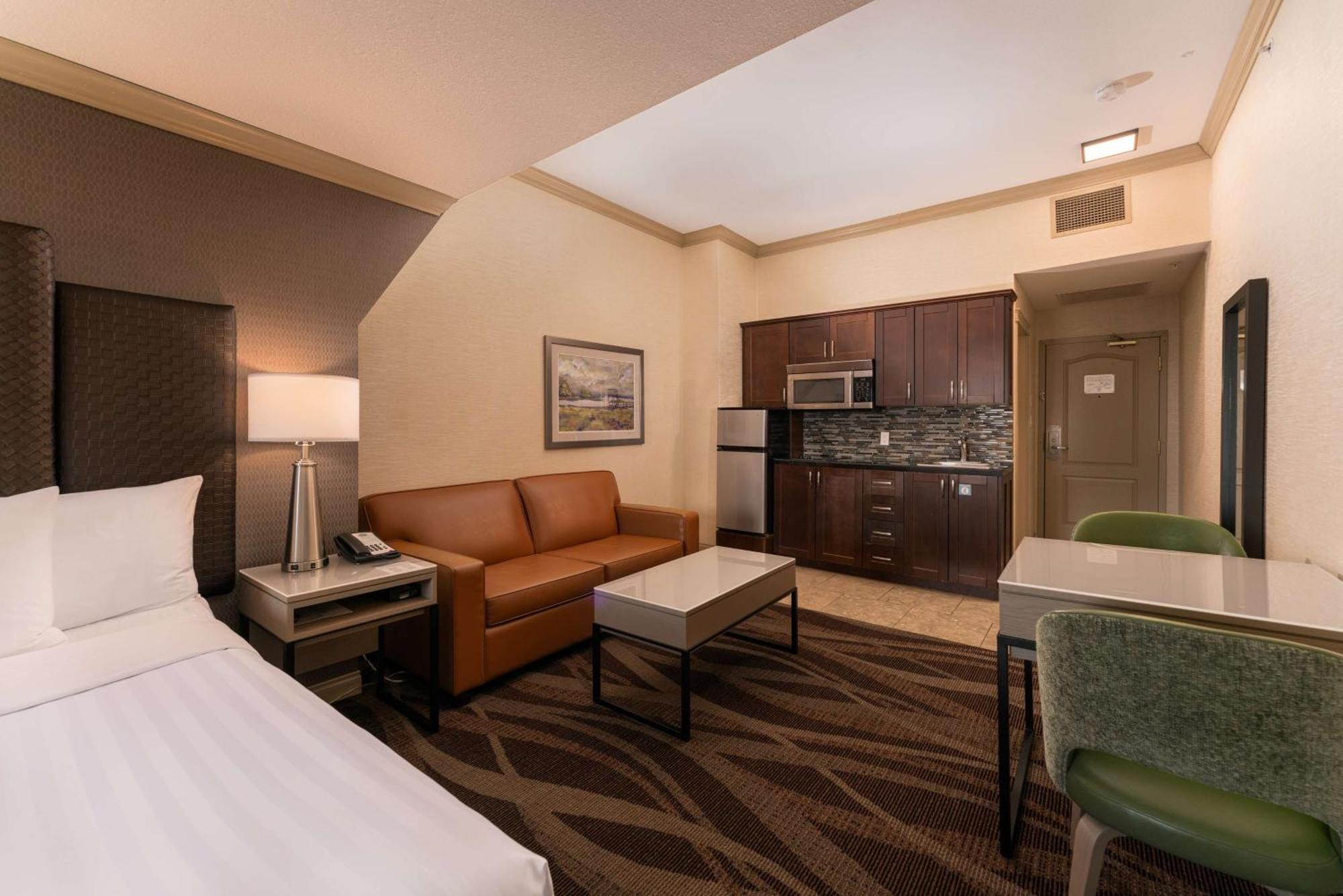 Prestige Harbourfront Resort, Worldhotels Luxury Salmon Arm Exterior photo